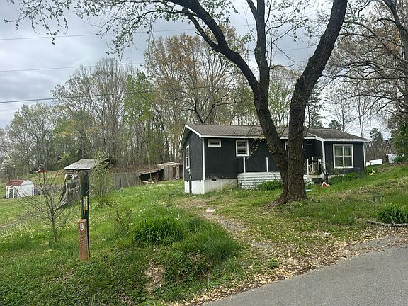 3rd image of 493 Akins Rd