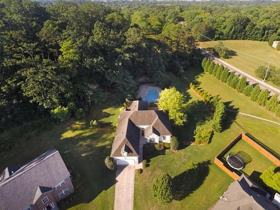 2nd image of 1201 Walcot Ln