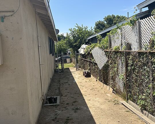 5th image of 1427 E 57th St