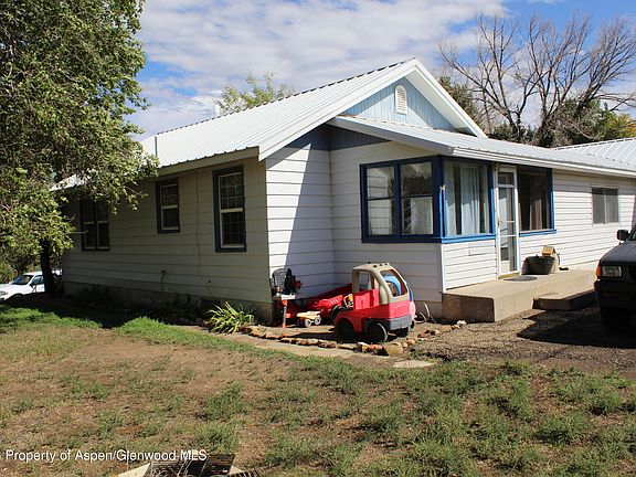 5th image of 243 Crest St
