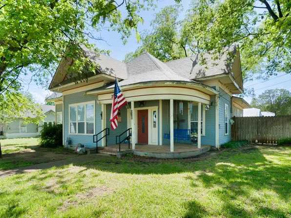 303 S Church St, Winters, TX 79567