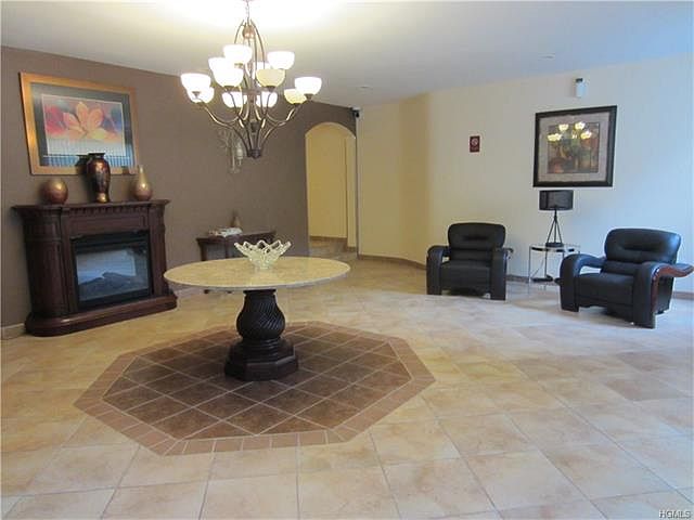 1st image of 5 Oakdale Mnr APT A4
