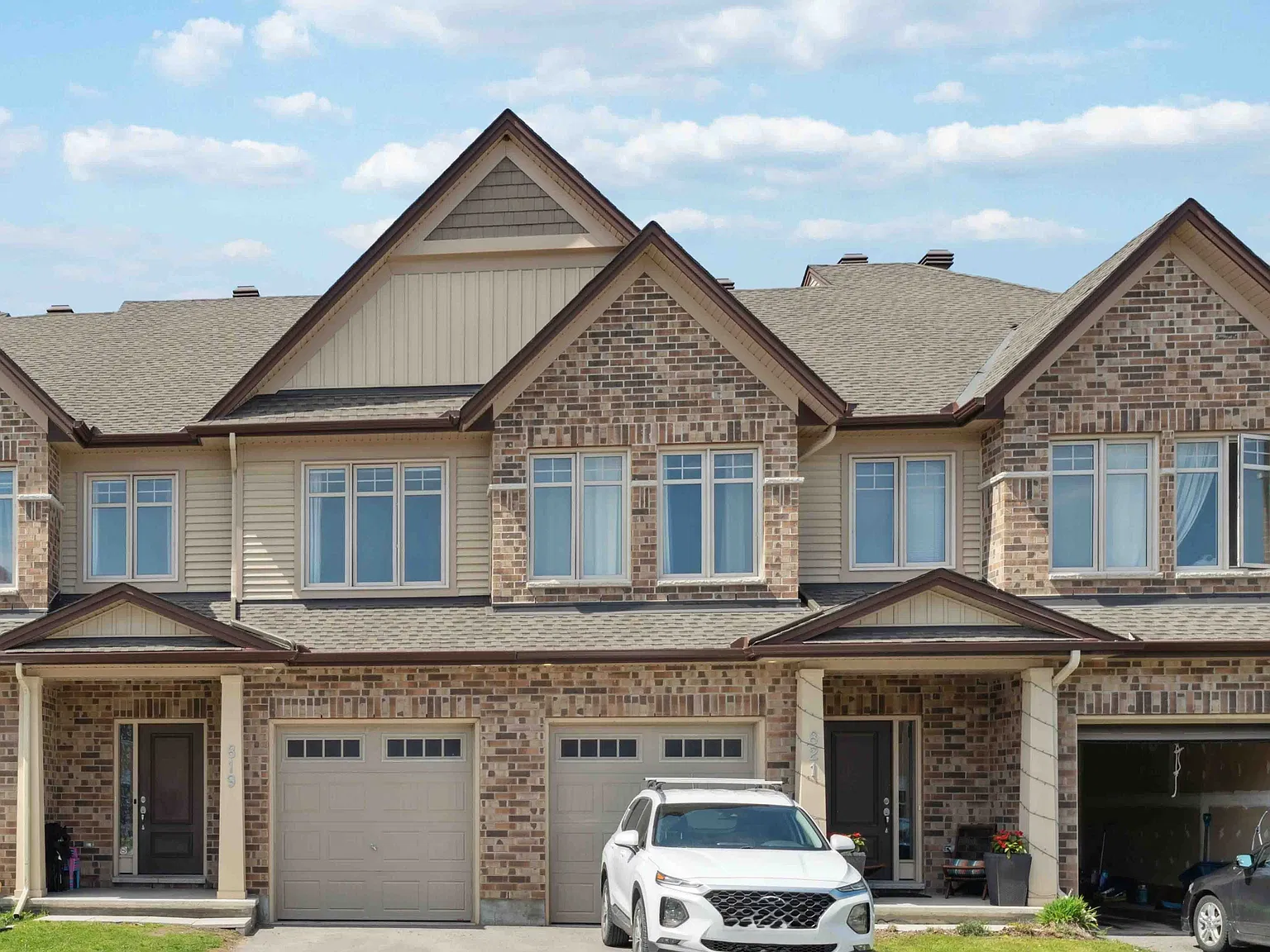 3 bed, $2,900 — Photo 1