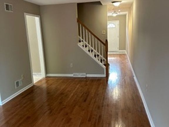 3rd image of 405 Holly Tree Ct