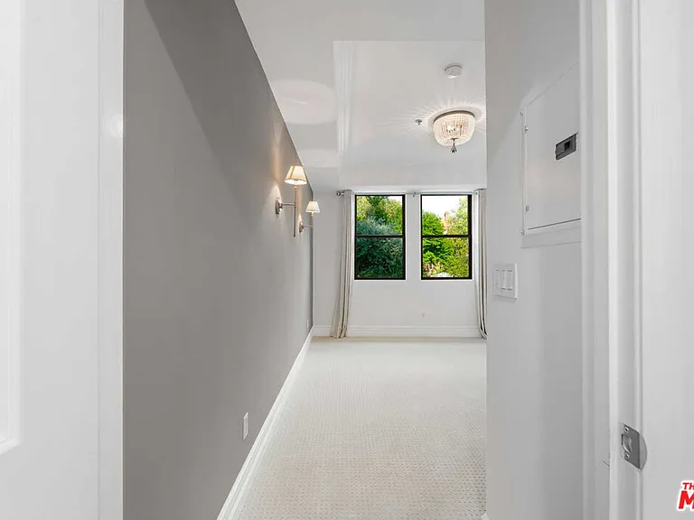 850 N Croft Ave #303 — Photo 14