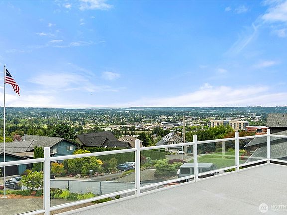 2nd image of 2025 5th Street SE