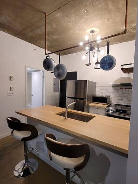 Vancouver Apartment for rent - 0 Bedrooms — photo 2