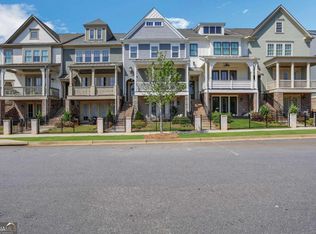 905 S On Main Dr, Woodstock, GA 30188