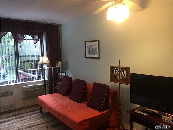 3rd image of 15 Hillpark Ave
