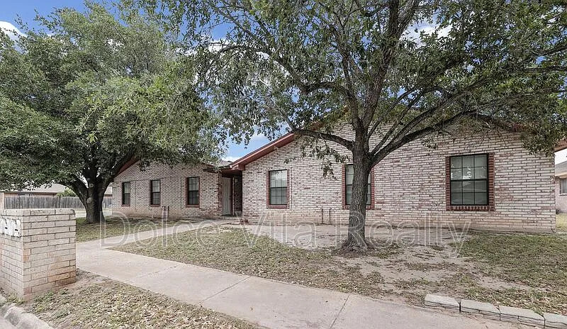 Building Photo - 2716 N 31st St #31-4