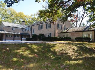 225 E Onwentsia Rd, Lake Forest, IL 60045