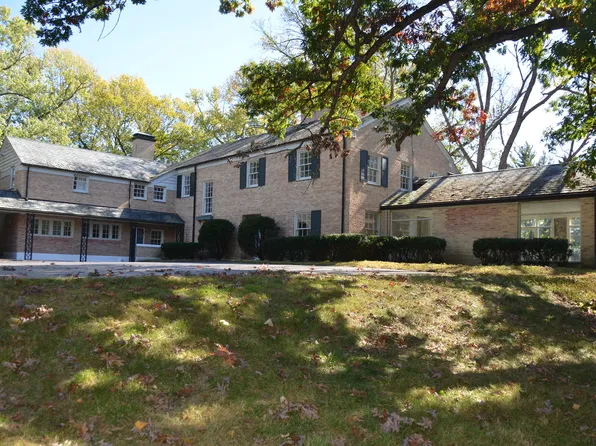 225 E Onwentsia Rd, Lake Forest, IL 60045