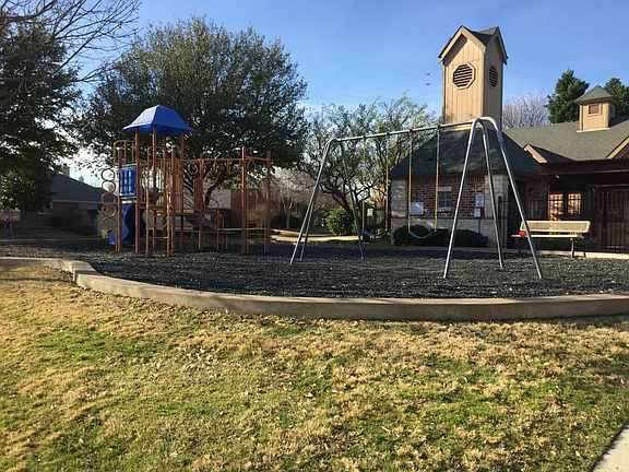 3rd image of 11482 Waterford Ln