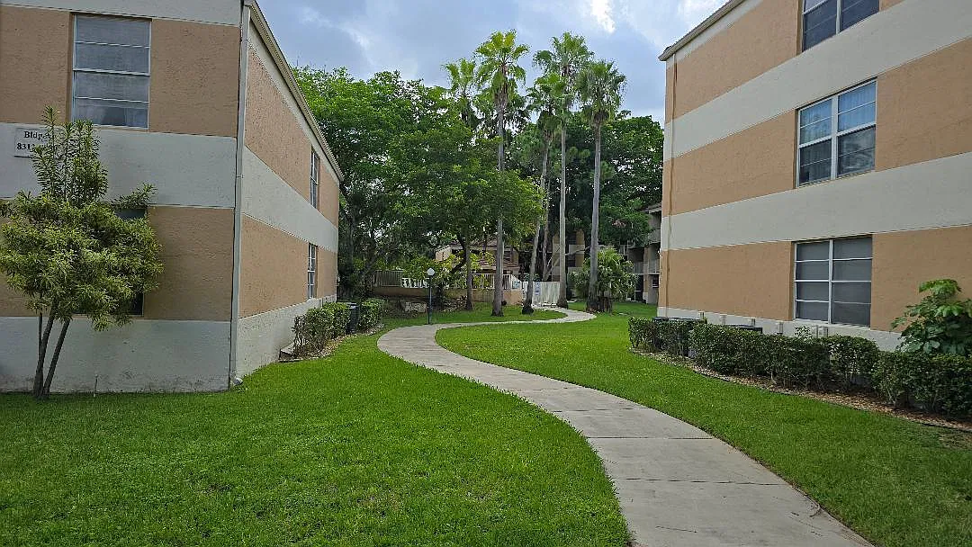 2 bed, 2.0 bath, 1140 sqft, $2,100 — Photo 2