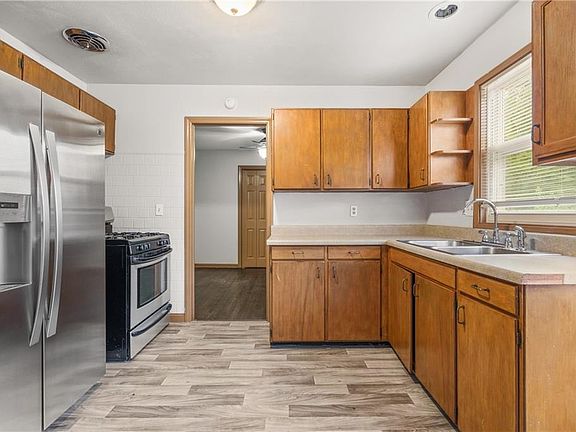 2nd image of 5910 Farley Ave