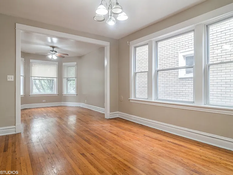 2834 N Rockwell St #2 — Photo 4