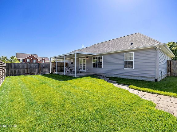 3rd image of 7731 Gilmore Ln