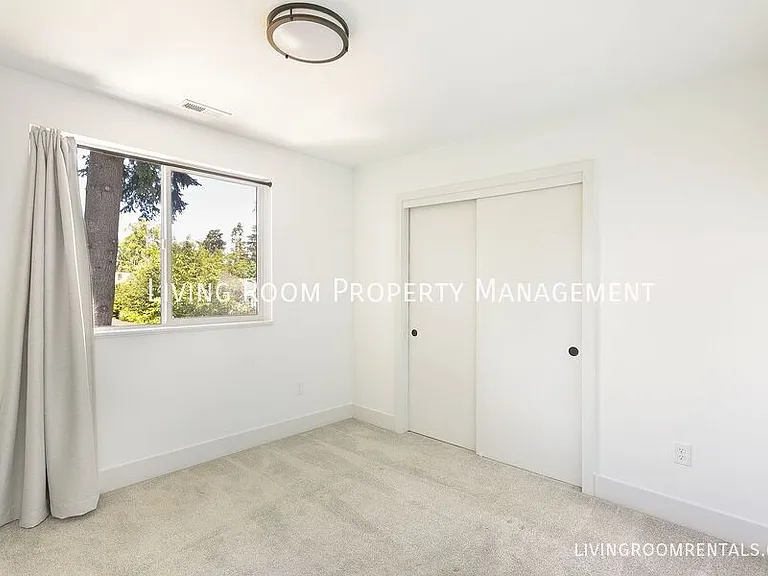7731 N Decatur St — Photo 9