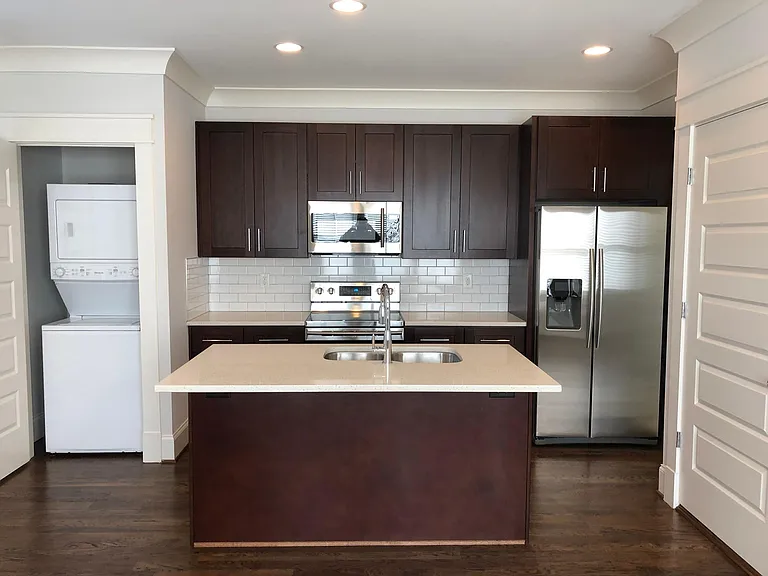 2121 Roslyn Ave — Photo 17