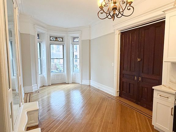 5th image of 578 Macon St #2