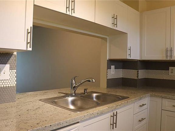 3rd image of 8735 Ramblewood Dr APT 410