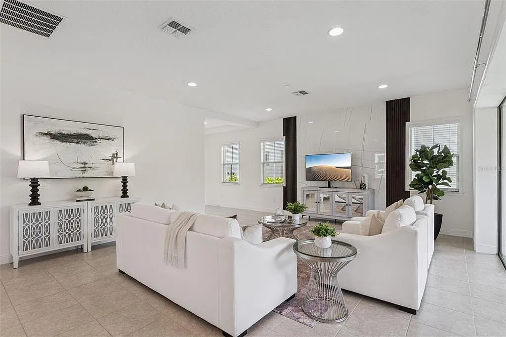 5 bed, 4.0 bath, 3339 sqft, $5,200 — Photo 2