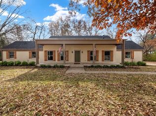 104 W Longview Dr, Portland, TN 37148