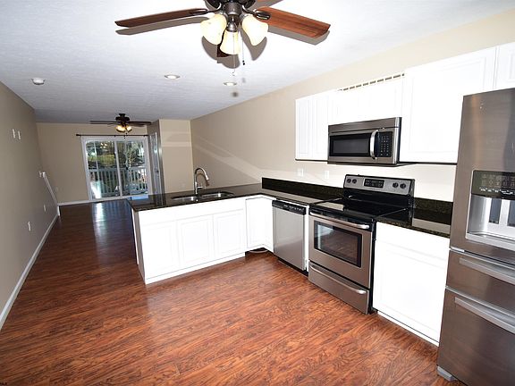 2nd image of 427 Marlowe Cir #427