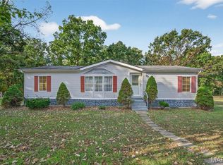 907 Walker Rd, Troy, MO 63379