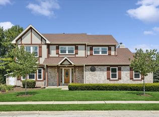27W390 Waterford Dr, Winfield, IL 60190