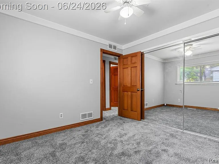 323 N Campbell Rd — Photo 10