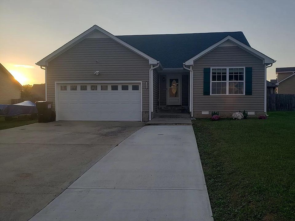 Front of house, large driveway