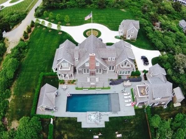 21 Woodbine St, Nantucket, MA 02554