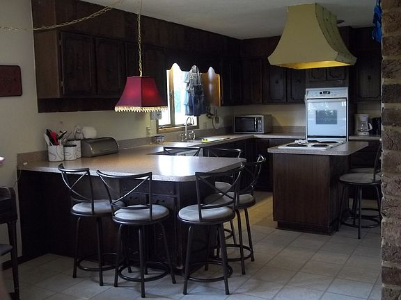 Kitchen bar and cooking area
