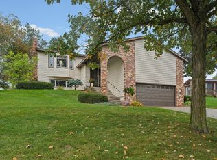 1142 Parkview Ln, Eagan, MN 55123