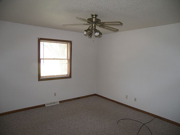 5th image of 315 E 2nd St