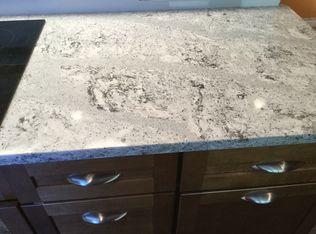 75 Hooker Farm Rd, Salem, NH 03079