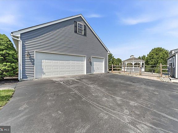 4th image of 206 Crimson Dr