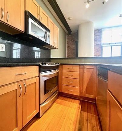 3rd image of 122 W Broughton St Unit 1-303
