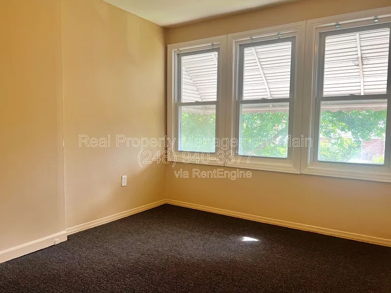 17322 Greenfield Rd — Photo 6
