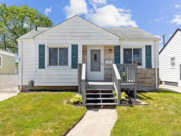 25239 Lehner St, Roseville, MI 48066