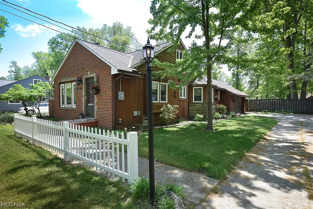 24375 Westwood Rd photo 1