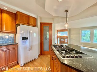 10710 Sunrise Dr, Bothell, WA 98011