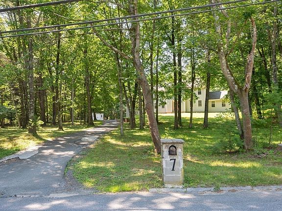 2nd image of 7 Fuller Ln