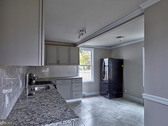 4th image of 2264 40th St