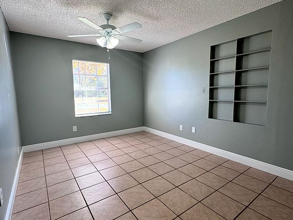 4th image of 802 Toledo Ct