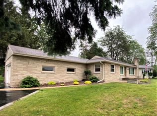 786 Summit Ave, Oconomowoc, WI 53066