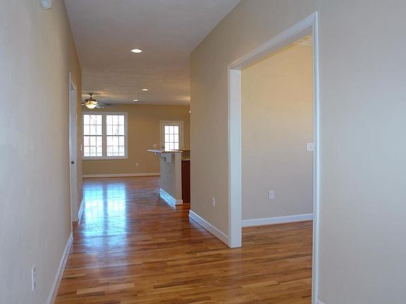 4th image of 40 Primrose Ct