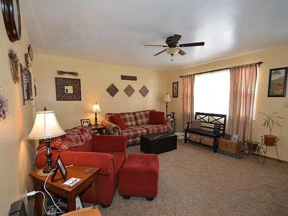3rd image of 411 Joellen Pl
