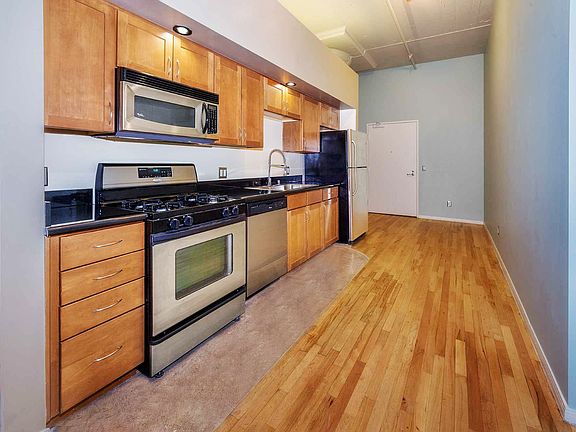2nd image of 420 S San Pedro St APT 229